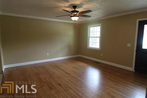 111 Hazel Dr, Warner Robins, GA 31088 photo 2