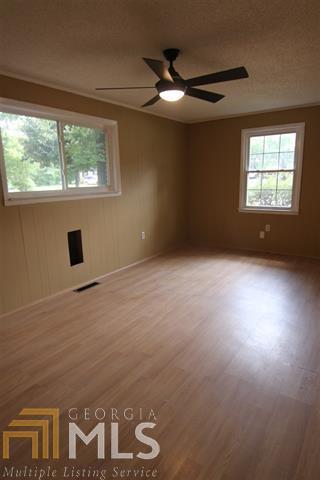 111 Hazel Dr, Warner Robins, GA 31088 photo 8