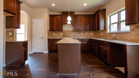561 Toronto Cir, Hampton, GA 30228 photo 8