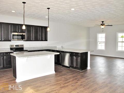 305 N Pointe Dr, Lagrange, GA 30241 photo 4