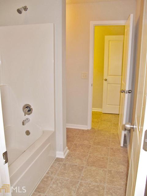 305 N Pointe Dr, Lagrange, GA 30241 photo 12