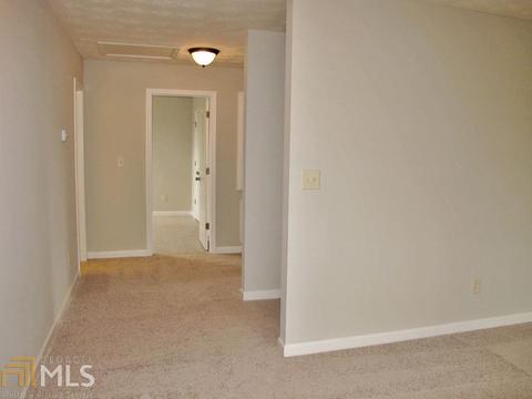 305 N Pointe Dr, Lagrange, GA 30241 photo 9