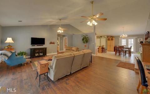 415 Oak Dr, Toccoa, GA 30577 photo 5