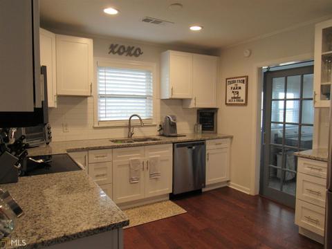 284 E Broad St, Winder, GA 30680 photo 5