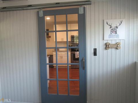 284 E Broad St, Winder, GA 30680 photo 4