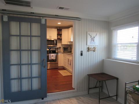 284 E Broad St, Winder, GA 30680 photo 3