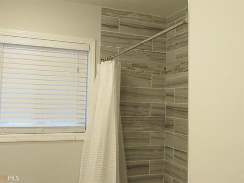 284 E Broad St, Winder, GA 30680 photo 12