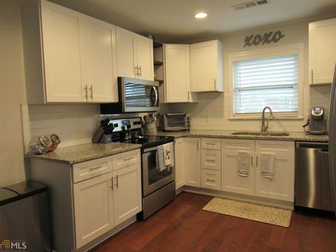 284 E Broad St, Winder, GA 30680 photo 6