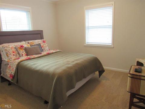 284 E Broad St, Winder, GA 30680 photo 13