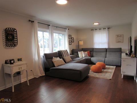 284 E Broad St, Winder, GA 30680 photo 9