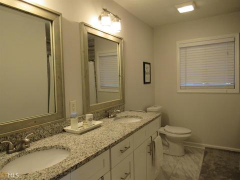 284 E Broad St, Winder, GA 30680 photo 11