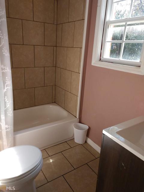 439 Forsyth St, Barnesville, GA 30204 photo 2