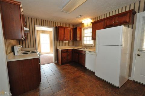 229 Cosby Dr, Lagrange, GA 30241 photo 3