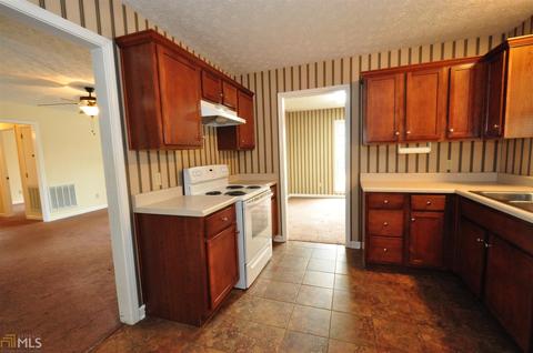 229 Cosby Dr, Lagrange, GA 30241 photo 6