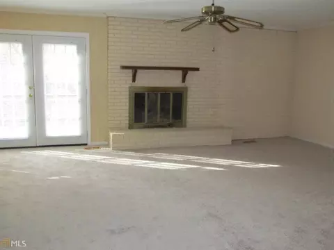 208 Lake Forest Dr, Lagrange, GA 30240 photo 2