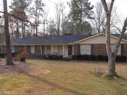 208 Lake Forest Dr, Lagrange, GA 30240 photo 1