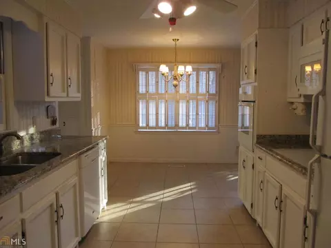 208 Lake Forest Dr, Lagrange, GA 30240 photo 9