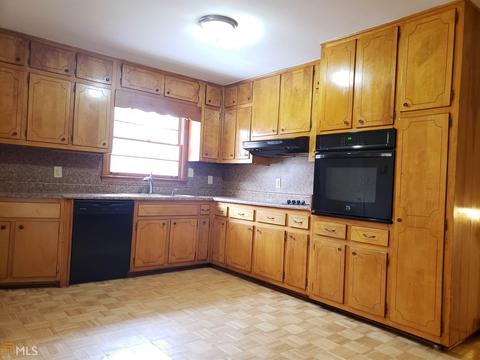 449 Pine Shadows Ln, Stone Mountain, GA 30088 photo 3