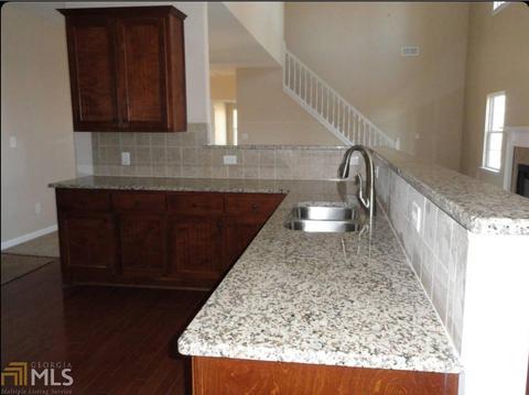 136 Luke Cv, Hampton, GA 30228 photo 4