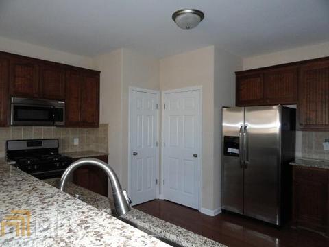 136 Luke Cv, Hampton, GA 30228 photo 2