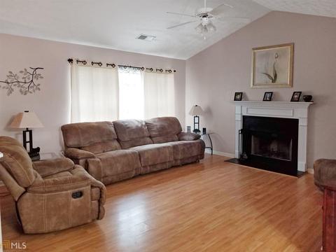 216 Hyannis Dr, Jackson, GA 30233 photo 2