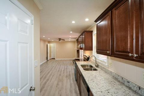 6662 Peacock Blvd, Morrow, GA 30260 photo 8