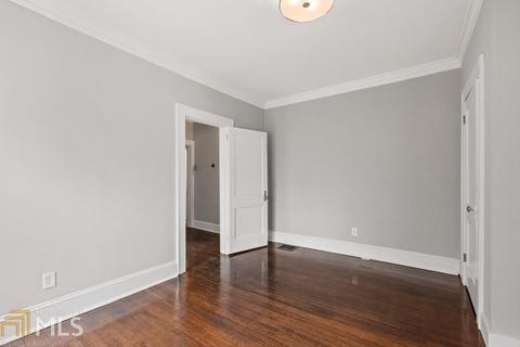27 E New St, Winder, GA 30680 photo 18