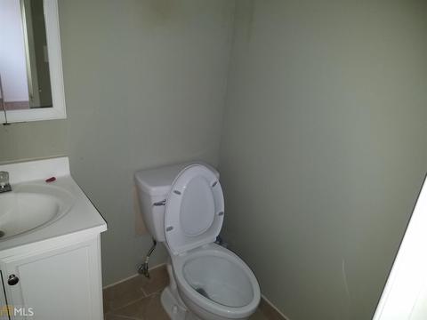 6041 Landover Cir, Morrow, GA 30260 photo 2