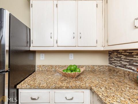 3372 Keswick Dr, Chamblee, GA 30341 photo 9
