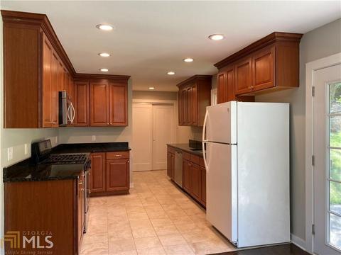 3016 Whispering Hills Dr, Atlanta, GA 30341 photo 3