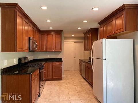 3016 Whispering Hills Dr, Atlanta, GA 30341 photo 2