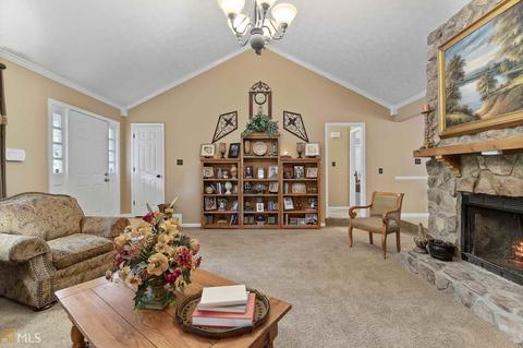 231 Hayes Ln, Rex, GA 30273 photo 6