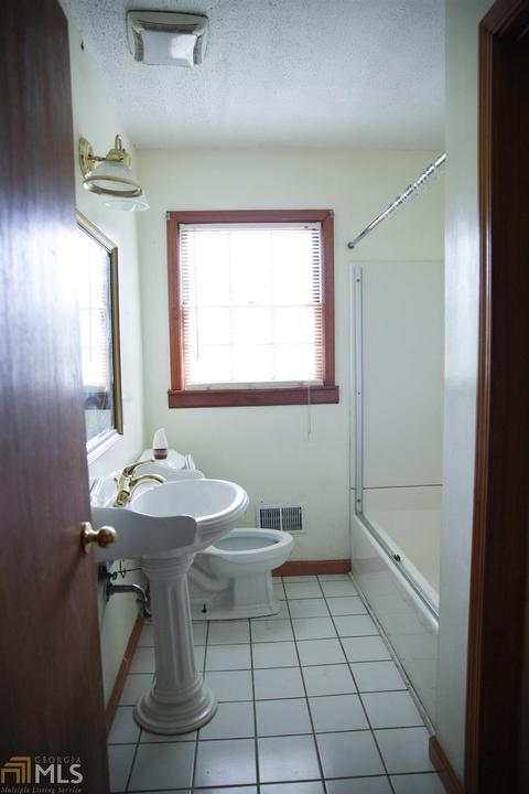 6748 Darrell Ct, Morrow, GA 30260 photo 12