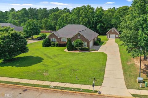 230 Willow Ridge Ln, Jackson, GA 30233 photo 1