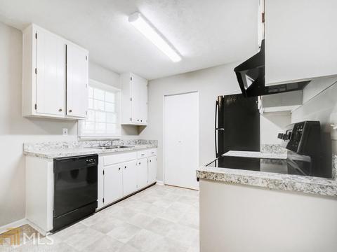 6394 Veracruse Dr, Morrow, GA 30260 photo 9