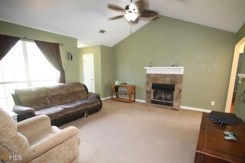 106 Twelve Oaks Dr, Lagrange, GA 30241 photo 2