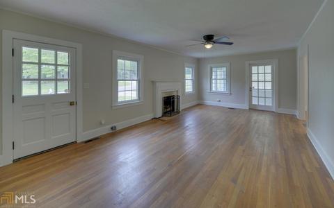 194 E Doyle St, Toccoa, GA 30577 photo 3