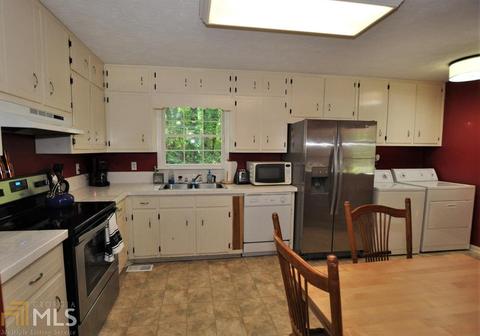 232 Doster Dr, Winder, GA 30680 photo 3