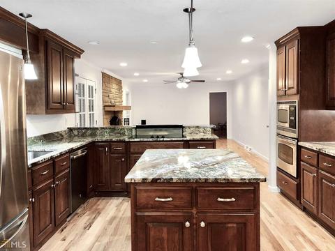 87 Oak Creek Cir, Toccoa, GA 30577 photo 2
