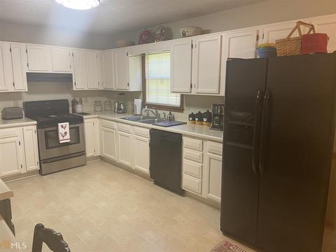 10 Oakbrook Ct, Covington, GA 30016 photo 6