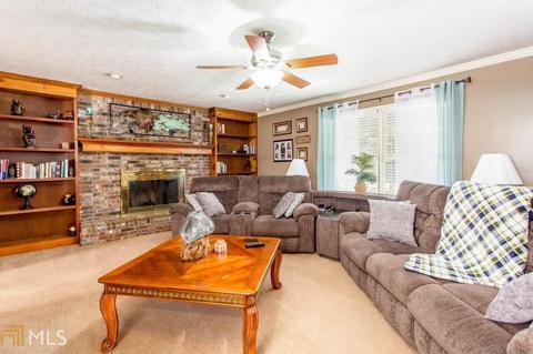 217 Hayes Ln, Rex, GA 30273 photo 3