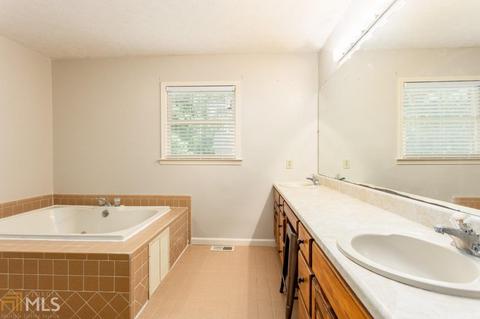 217 Hayes Ln, Rex, GA 30273 photo 15