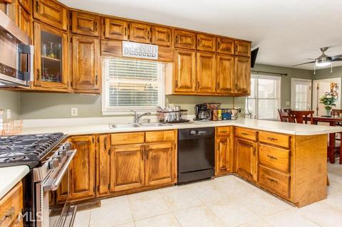 217 Hayes Ln, Rex, GA 30273 photo 7
