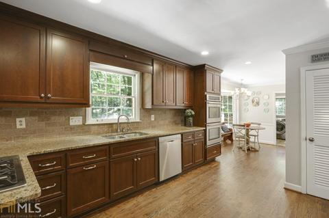 3966 Bonnington Ct, Chamblee, GA 30341 photo 4