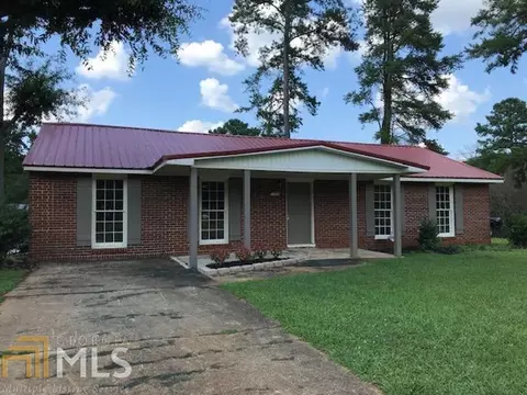 1702 Cherry Dr, Lanett, AL 36863 photo 2
