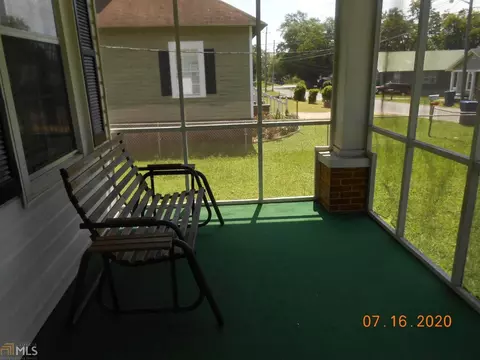 910 S 3rd St, Lanett, AL 36863 photo 4