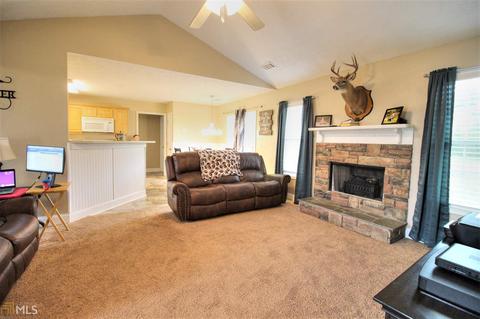 106 Richmond Dr, Lagrange, GA 30240 photo 3