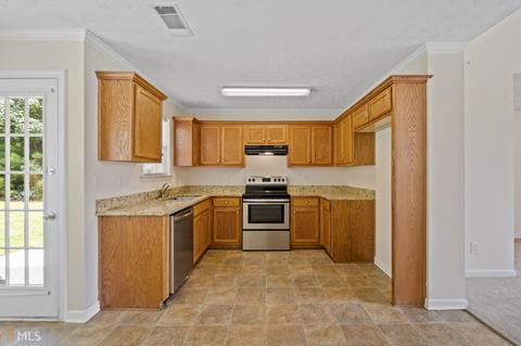 405 Misty Brook Ct, Hampton, GA 30228 photo 9