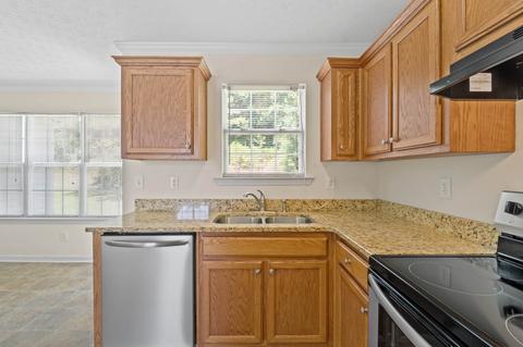405 Misty Brook Ct, Hampton, GA 30228 photo 10