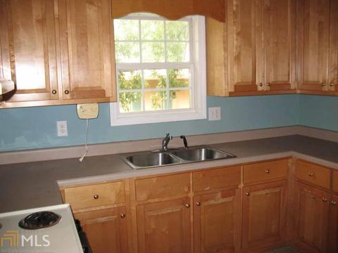 302 Taylor St, Barnesville, GA 30204 photo 8
